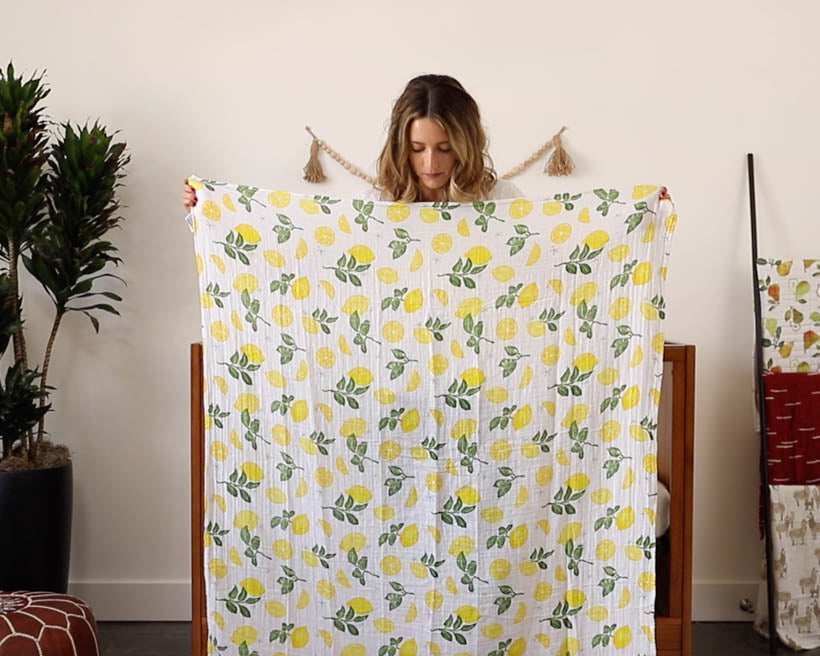 https://cdn.shopify.com/s/files/1/0761/1851/files/Cotton_Swddle_Lemon_Blanket-nc.mp4?v=1589348863